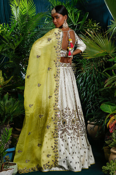 Chitranshi Dhyani in Lantern Ivory Embroidered Lehenga